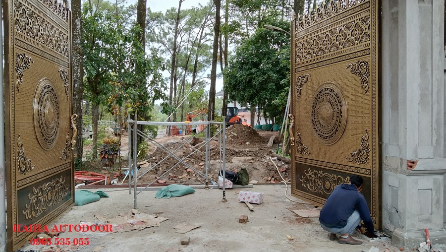 Cổng tự động âm sàn tại nhà chú Vụ Đông Anh, Hà Nội